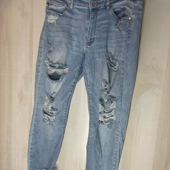Judy Blue distressed light wash jeans frayed hem, size 14w - Picture 3 of 16